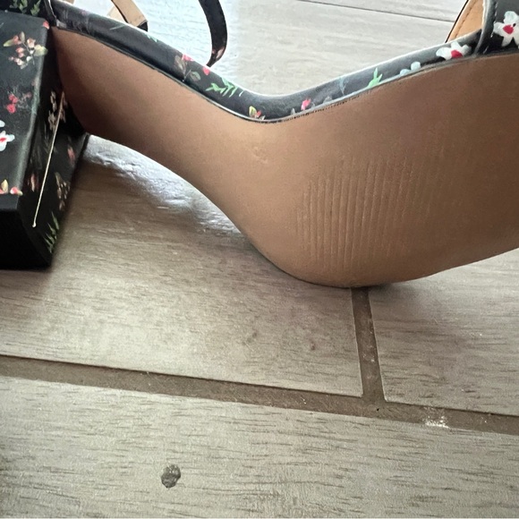 Michaels Black Floral Heels - Picture 3 of 3